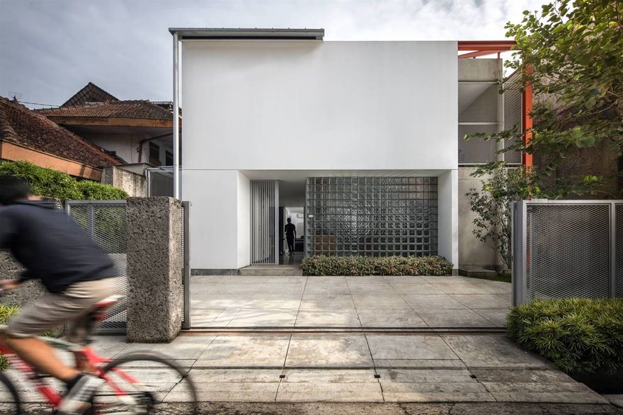 Doctor's House by Tan Tik Lam Architects, Bandung, Java built 2016