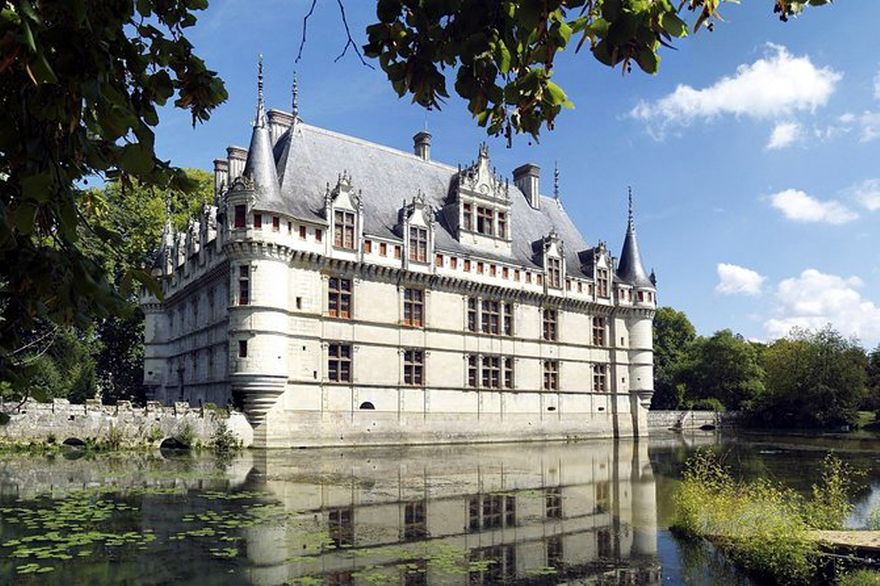 Northern Renaissance - Château d'Azay-le-Rideau (Loire, France), 1518-1527 A.D.